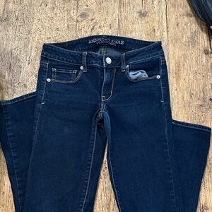 American Eagle Outfitters Women's Navy Skinny Jeans ,super stretch , size 2.   C